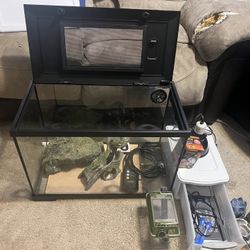 20 Gallon Glass Reptile Tank/enclosure with Supplies