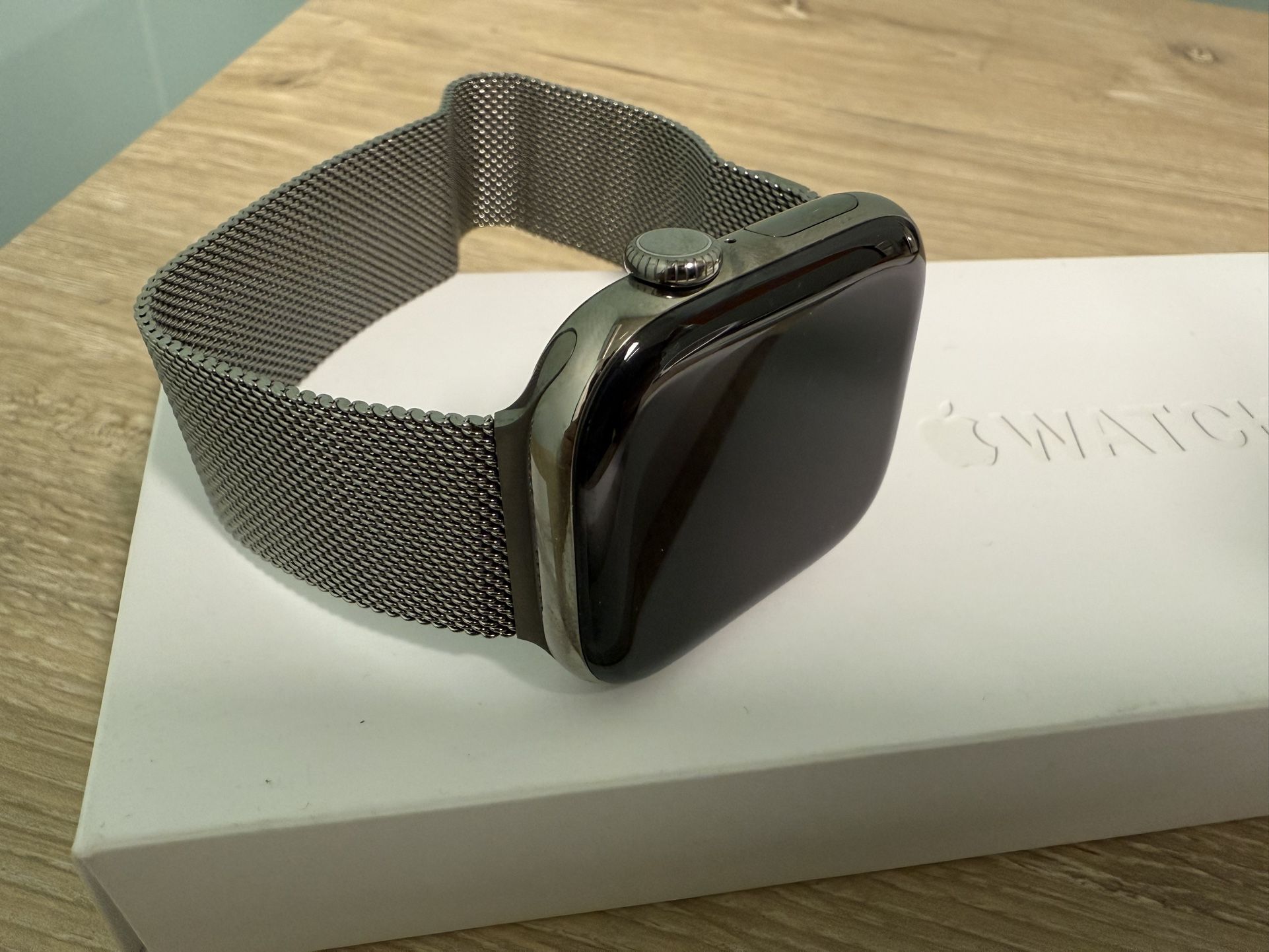 Apple Watch 10 Titanium