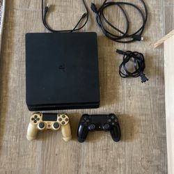 PS4 PlayStation 4 With Controllers