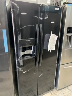 Frigidaire side by side in glossy black