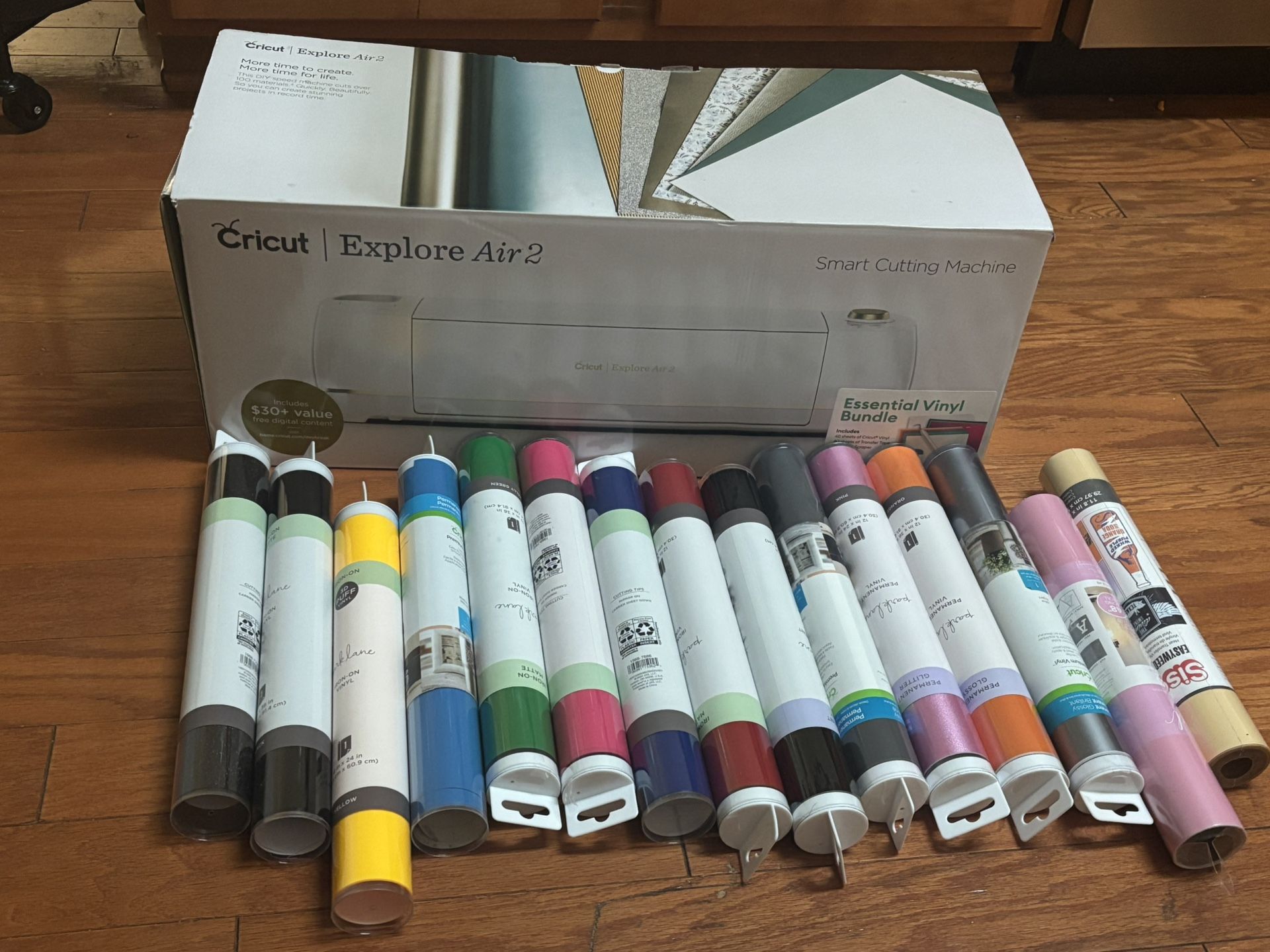 Cricut Explore Air 2 w/ vinyl rolls