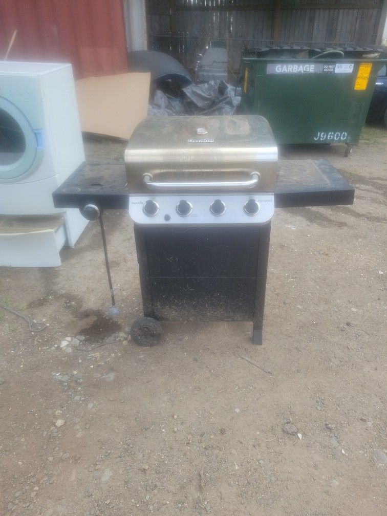 Charbroil Performance Propane Grill