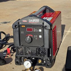 BRAND NEW - Lincoln Electric Square Wave TIG 200 TIG Welder (used less than 1 hour)
