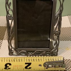 New Small Metal Photo Frame W/ Scroll Design And Has A Stand 
