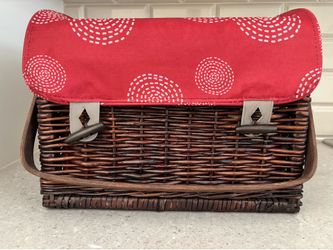 Picnic Time Wicker Picnic Basket with Cutting Board & Accessories