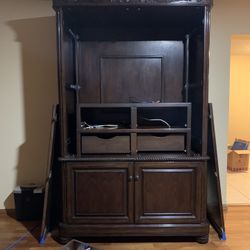 FREE - Armoir - In Brea