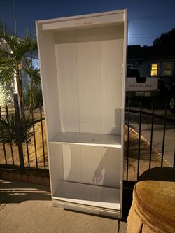 Free white standard bookshelf