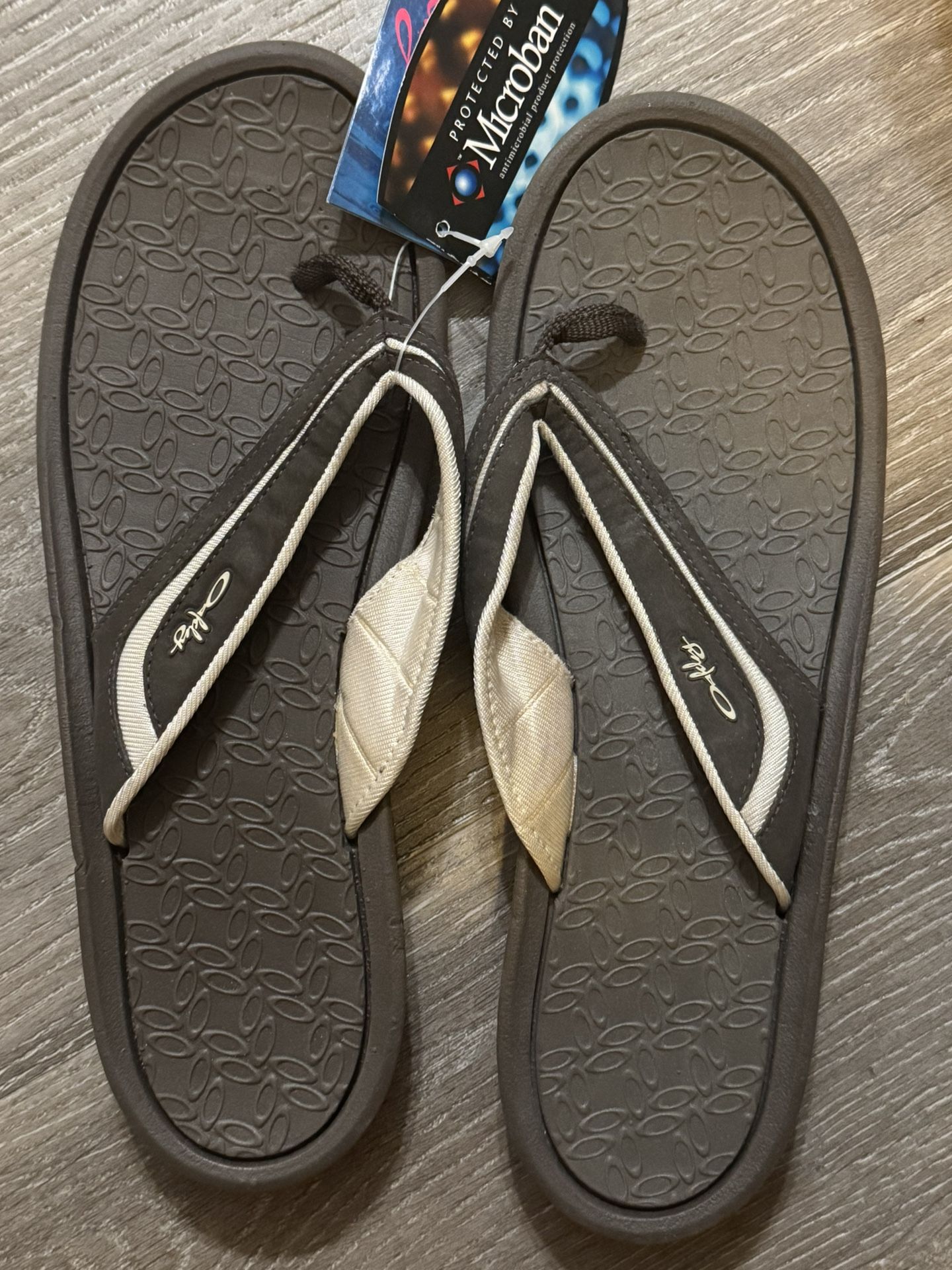 NWT Women’s Oakley Sandals - 9