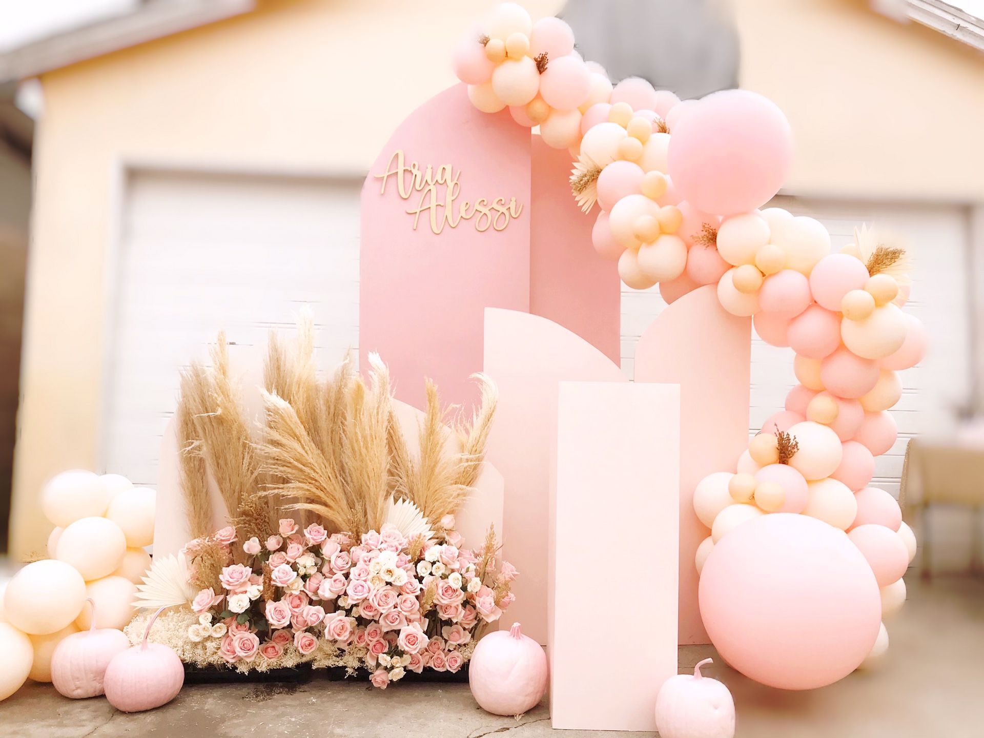Pink backdrop, roses & pampas, pumpkins, cake stand, balloon garland