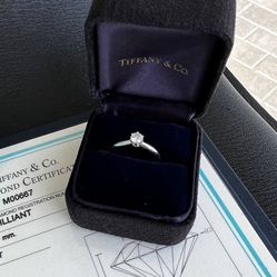 Tiffany Co VVS1 0.26ct Platinum Round Diamond Engagement Ring