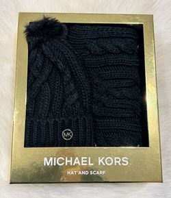 Michael Kors Hat & Scarf 🧣 