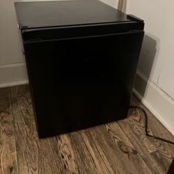 Hisense Mini Refrigerator 