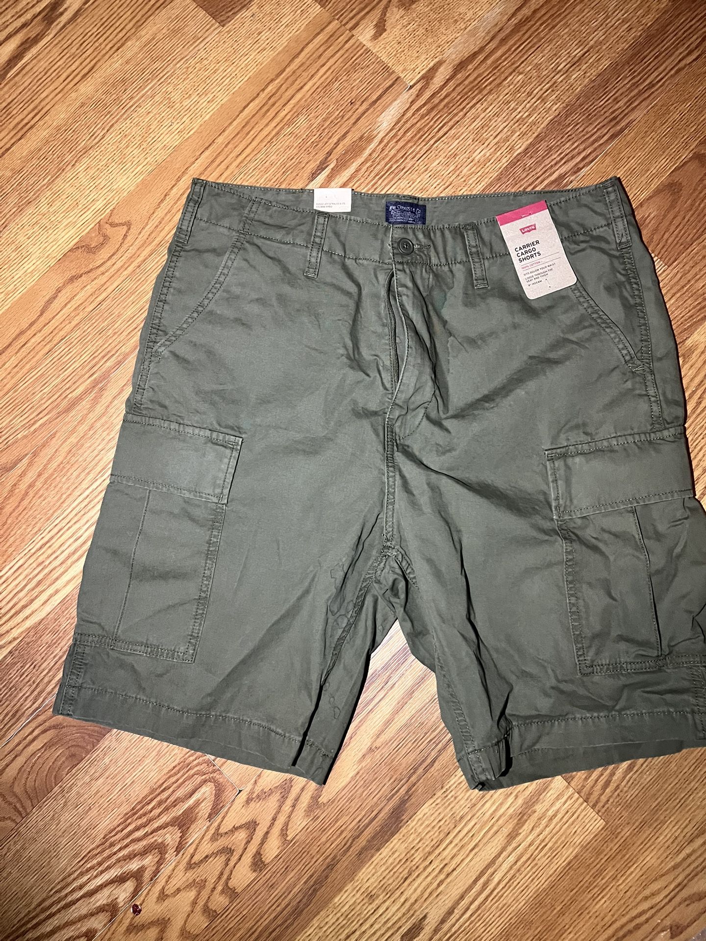 Men’s Levi’s Cargo Shorts Olive Green Size 34