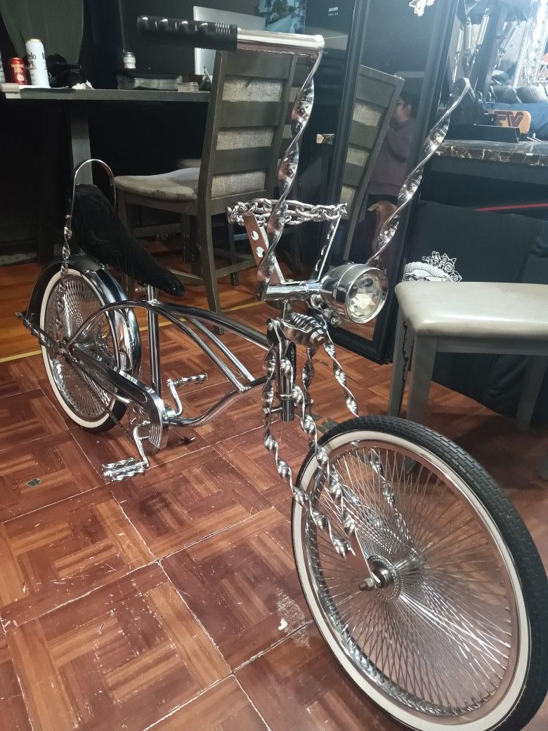 used lowrider bicycles for sale 26" Complete Bike Black/Chrome Stopping is managed by a rear coaster brake 20" Lowrider Complete Bike Green