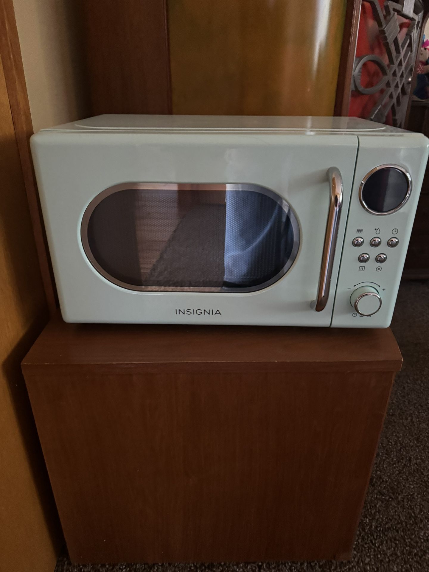 Retro Aqua Blue Insignia Microwave