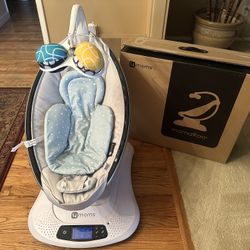 4MOMS MamaRoo Multi-Motion Baby Swing