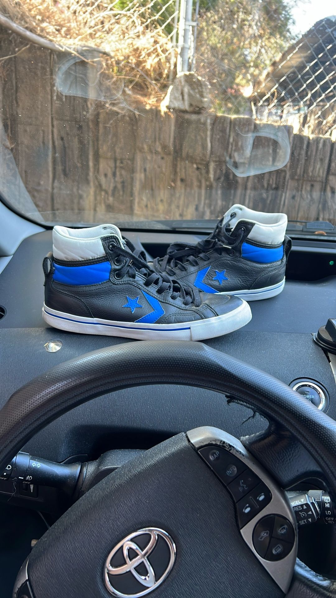 Black/blue Converse. Men’s Size 9.