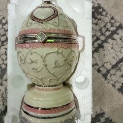 Vintage Porcelain egg-shaped music box / trinket jewelry box 