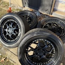 aodhan ds01 gloss black with gold rivets size 18”x8.5”