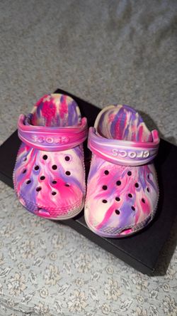 Toddler crocs 6c