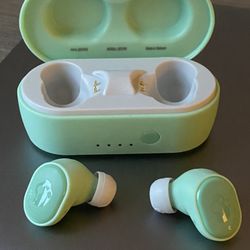 Skull Candy Wireless Ear Buds / Headphones AirPods
