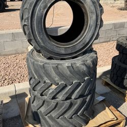 🔥 Moffett Forklift Tires – Heavy Duty – Like New 🔥