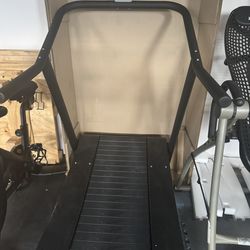 TRUEFORM.RUNNER™ CURVED TREADMILL