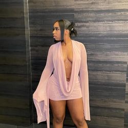  The Color Of This Item Is Black