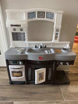 Step 2 Kids Play Kitchen