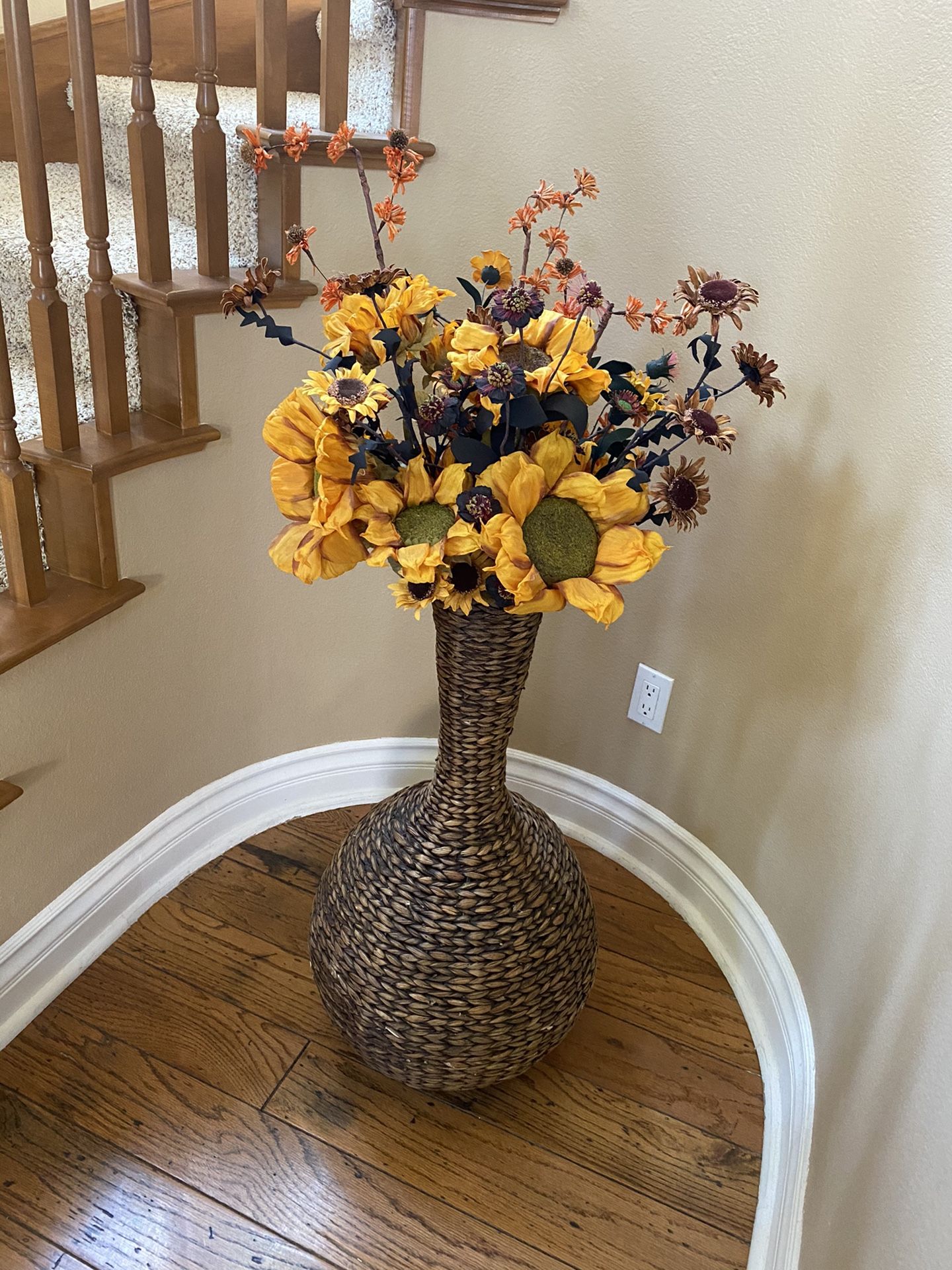 Decorative flower pot with flower