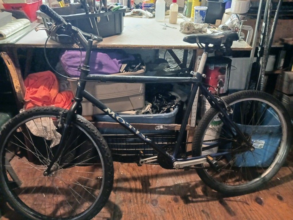 MOTIV Adult Bike 26" Wheels 