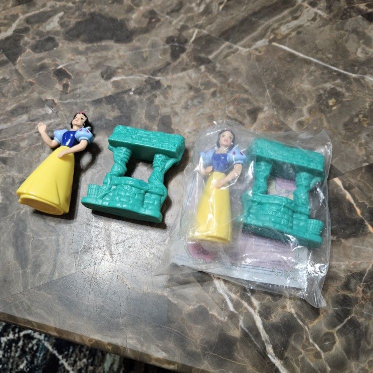 Set of 2 Mcdonalds Disney's Snow White with wishing well