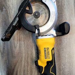 💥DEWALT 20V MAX 4-1/2” Brushless Circular Saw + Battery – $100 (LIKE NEW)💥  🚨 Fast Sell – Priced to Go Today! 