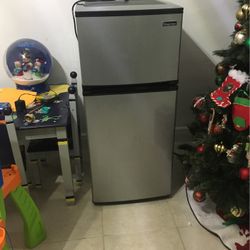 Refrigerador  Magic Chef funciona muy Bien