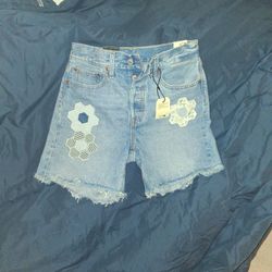 New Levi Shorts Size 27