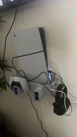 PlayStation 52 controllers headset wall mount