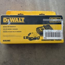 NEW⭐️Dewalt 6ah battery + Charger kit⭐️