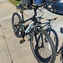 Mountain Bike Size 26 TREK 820 Like New Good Condition
