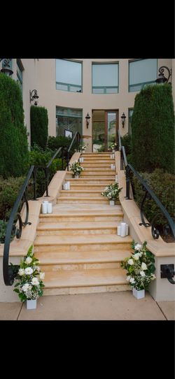 Wedding candles( with sand wax ) and 2 size vases