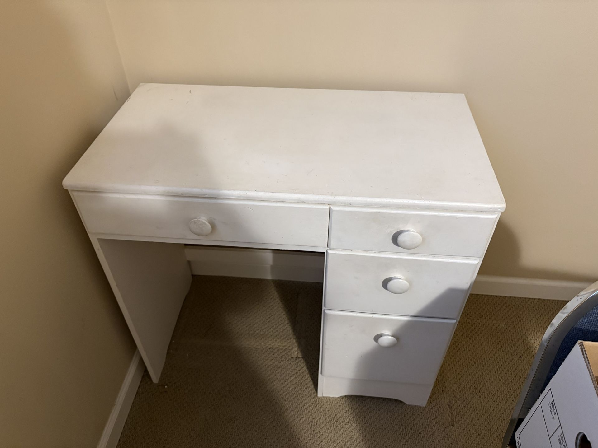 Child’s desk With 3 Drawers 
