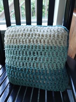 Crochet throw pillow