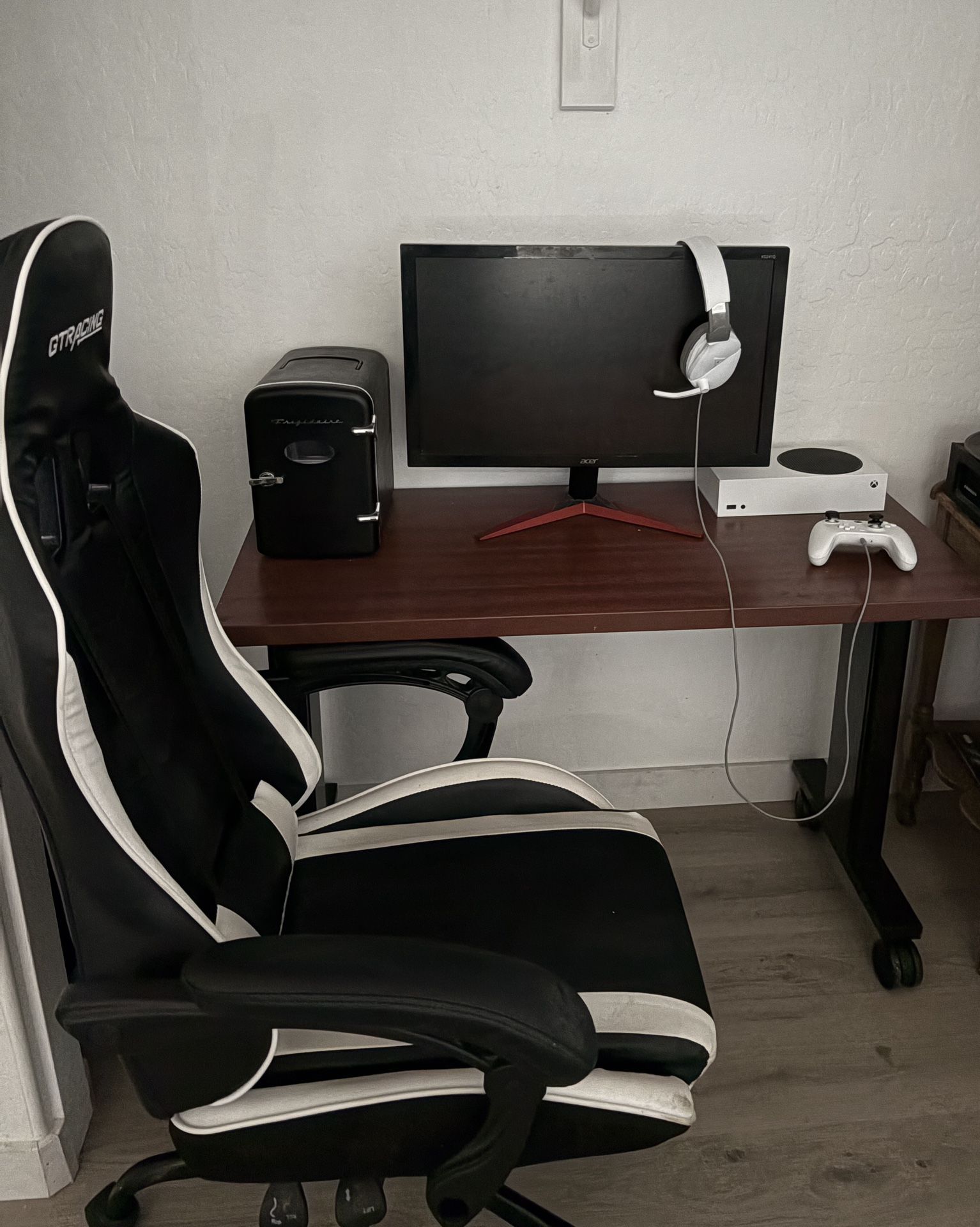 Xbox Setup (desk Not Included)