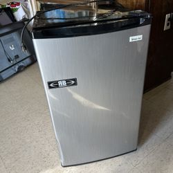 Magic Chef Mini Fridge