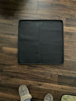 Small dog pee pad holder