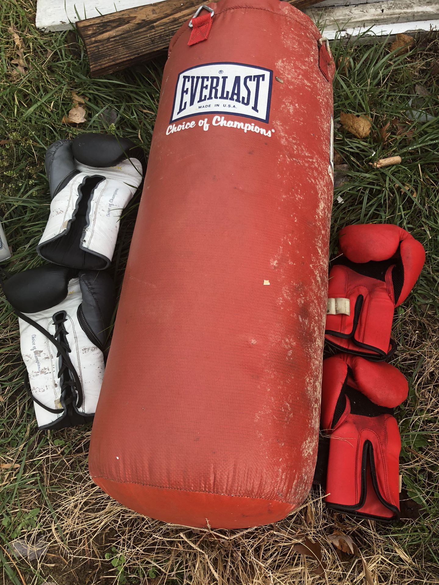 Heavy Boxing Punching Bag With 2 Pears Of Glove 