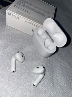 Apple AirPods 4 with Charging Case