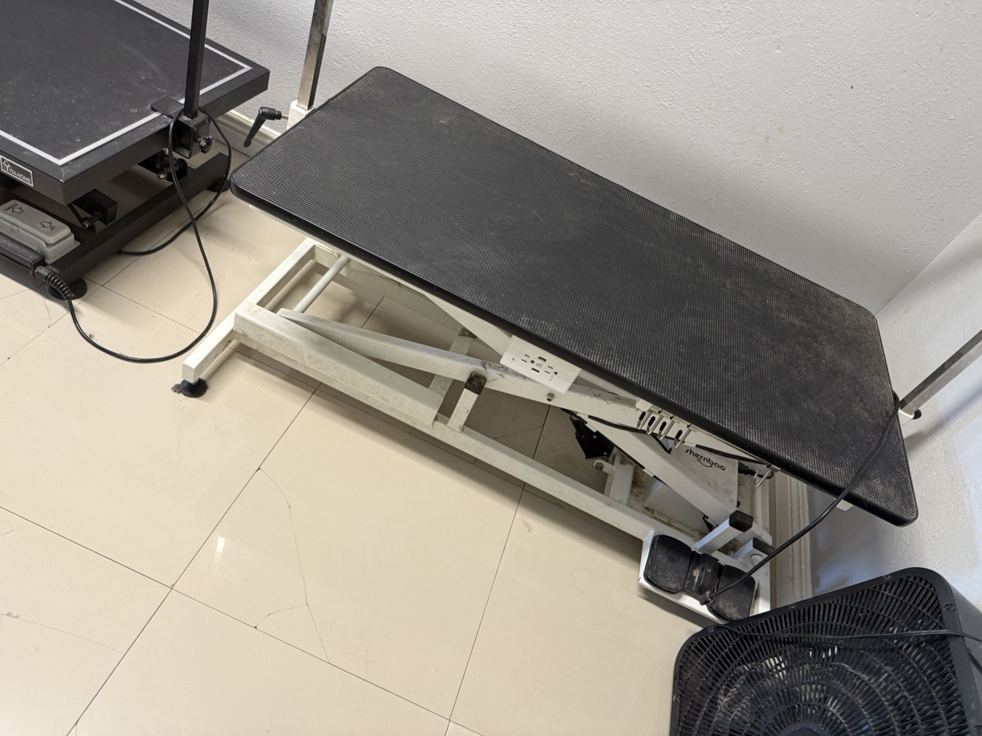 Sherbao Grooming Table