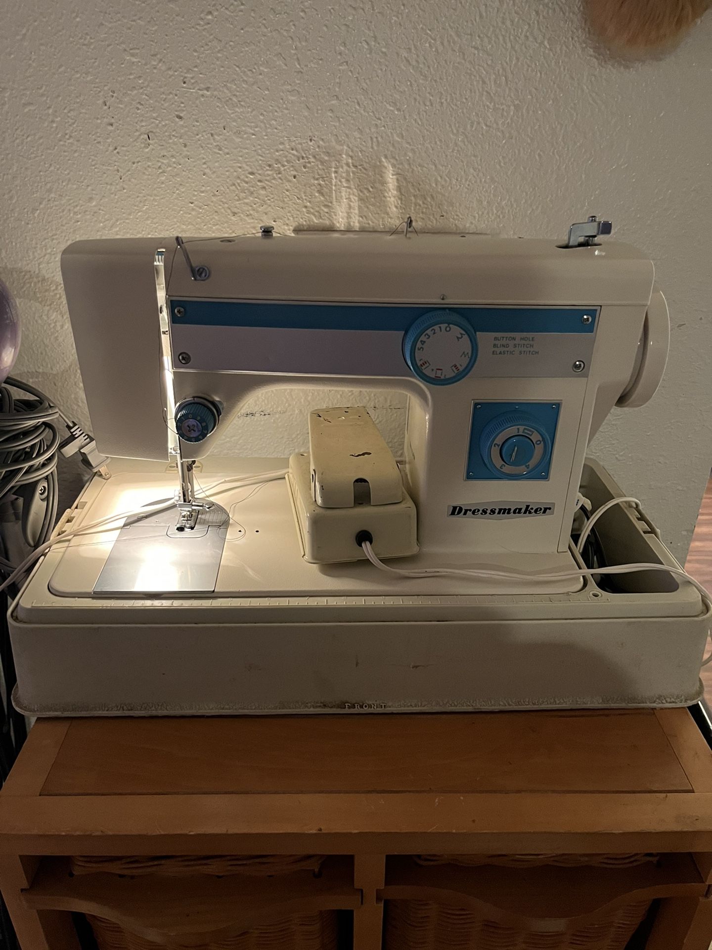 Large Sewing Machine for Sale in Seattle, WA OfferUp