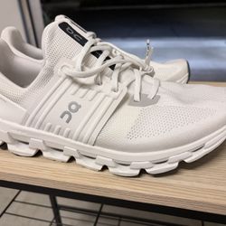 ON Running Shoes – Size 10 – Like New