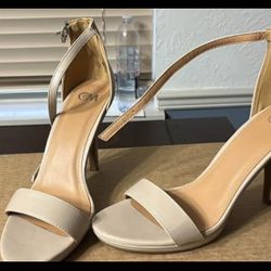 Nude Heel - Size 9.5 - Never worn